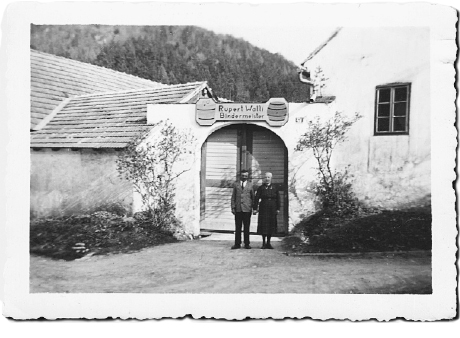 Unsere Firmen-Geschichte: Rupert und Anna Walli in Thernberg anno 1934