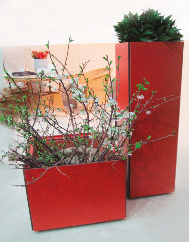 Pflanzbehälter und Blumenkästen aus Holz individuell & nach Maß