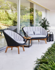Peacock – wunderschön und komfortabel, Lounge Sessel und 2-Sitzer-Sofa jetzt bei WALLI Wohnraum Garten
