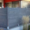 Rhombus Sichtschutz aus heimischer Lärche in Grau – individuelle Lösung für moderne Architektur