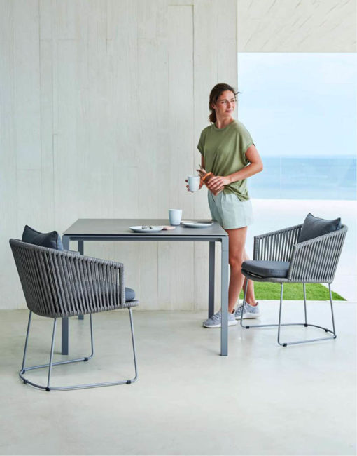 Moments Dining Chair – exklusiver Terrassen-Stuhl für die Essgruppe von Cane-line