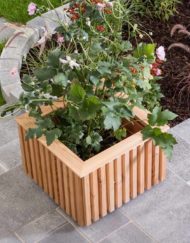 Linea – modern & nachhaltig aus Holz – Pflanzkiste für die Terrasse vom Gartentischler WALLI
